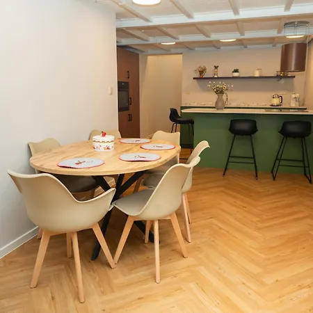 Apartment Center 99m2 Andel Family For 6 Bath And Shower Self Check In *